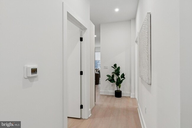 Building Photo - 30 W Allens Ln