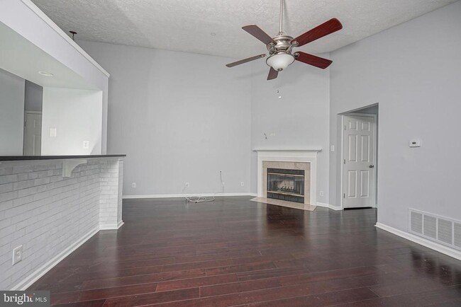 Building Photo - 84 Eldon Way
