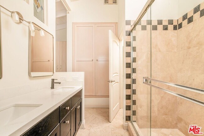 Building Photo - 36 Navy St