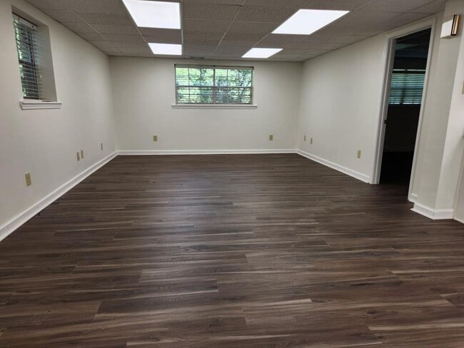 Building Photo - 1181 Lake Shore Cir