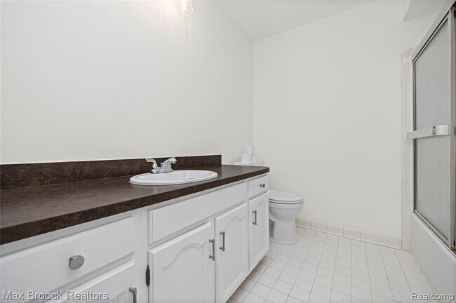 Building Photo - 28977 Lake Park Dr