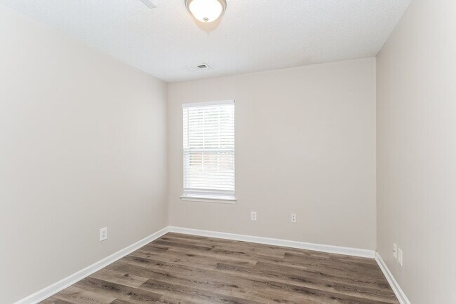 Building Photo - 15123 De Havilland Dr