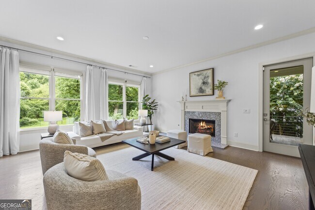 Building Photo - 1742 Helen Dr NE