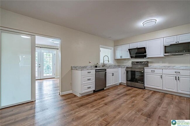 Building Photo - 5650 Greens Dr