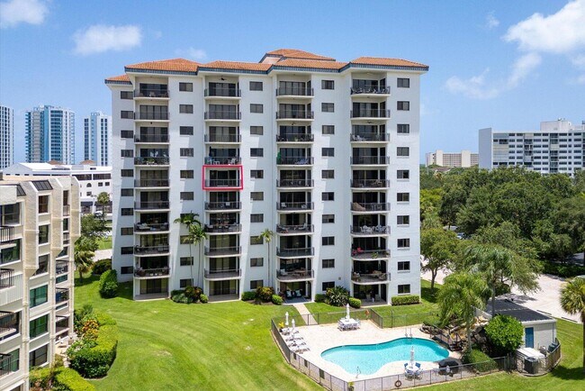 Building Photo - 370 Golfview Rd