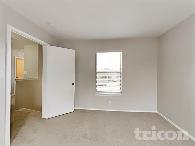 Building Photo - 15819 Hastings Park