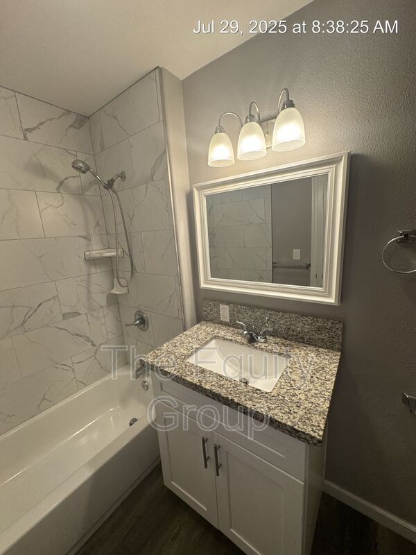 Building Photo - 126 W San Joaquin Ave