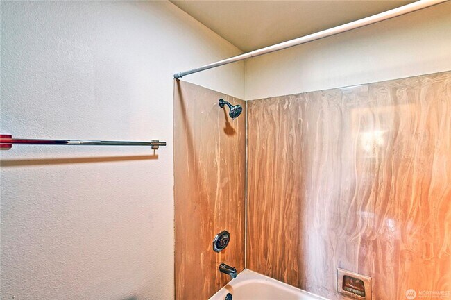 Building Photo - Spacious 2-Bed, 2-Bath Condo in Prime Ever...