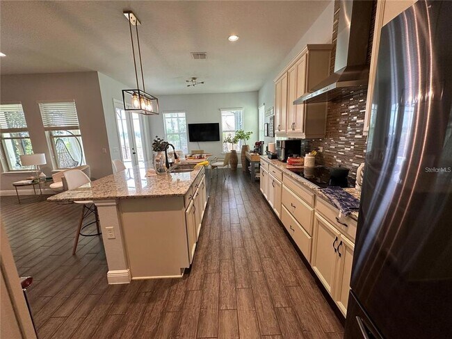 Building Photo - 8370 Lookout Pointe Dr