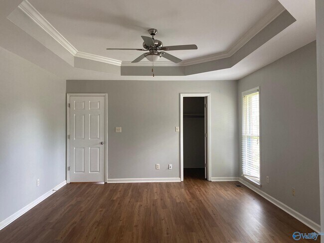 Building Photo - 203 Glenridge Ct SW