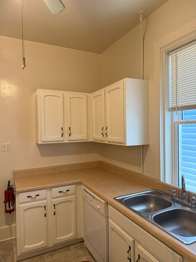 Building Photo - 204 E High St