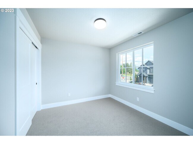 Building Photo - Beautiful 3 Bedroom, 2.5 Bath House in Newberg