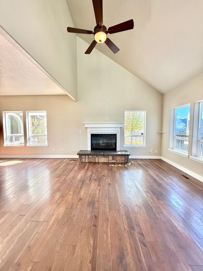 Building Photo - 901 Manzanita Dr