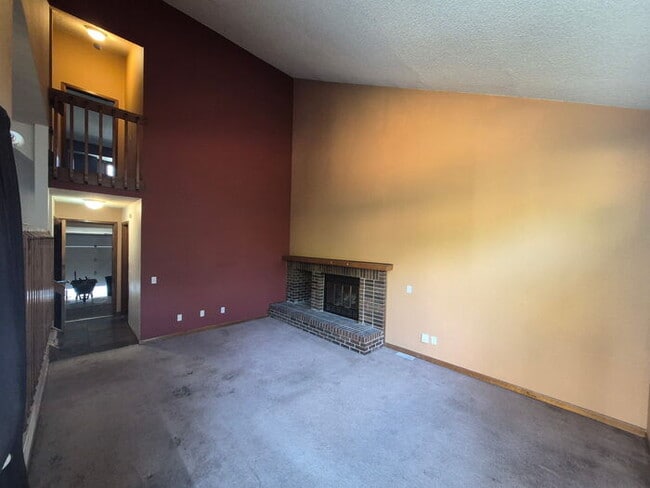 Building Photo - 4272 Kingsbury Dr