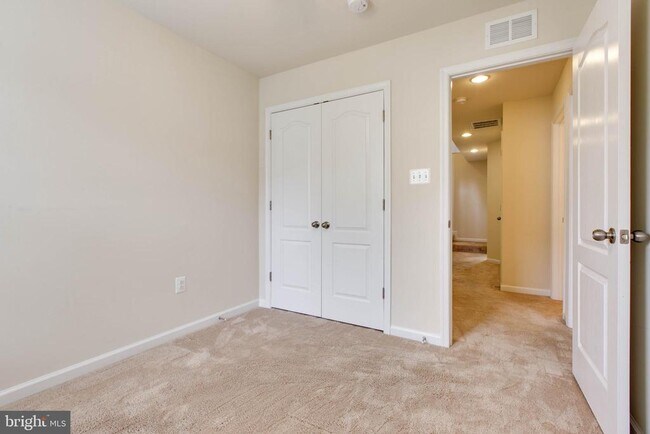 Building Photo - 1022 Linden Dr