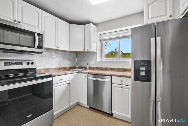 Building Photo - 35 Carillon Dr