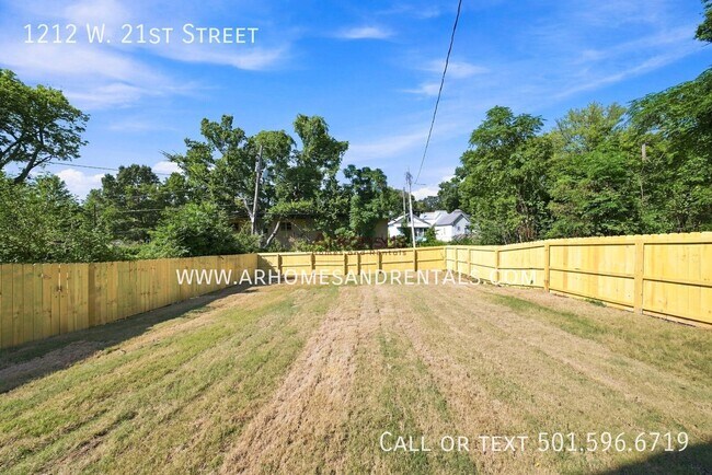 Building Photo - 1212 W 21st St