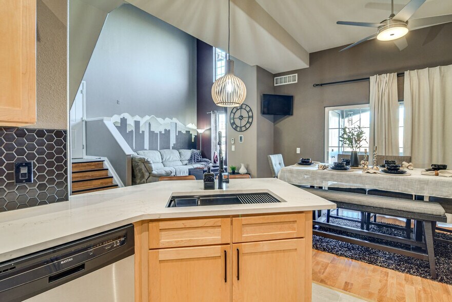Building Photo - 8964 Fox Dr