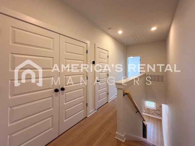 Building Photo - 1108 Windsor Sq