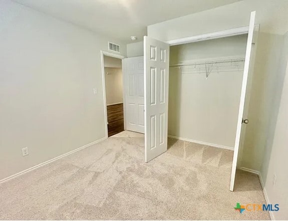 Building Photo - 452 Lynwood Gold