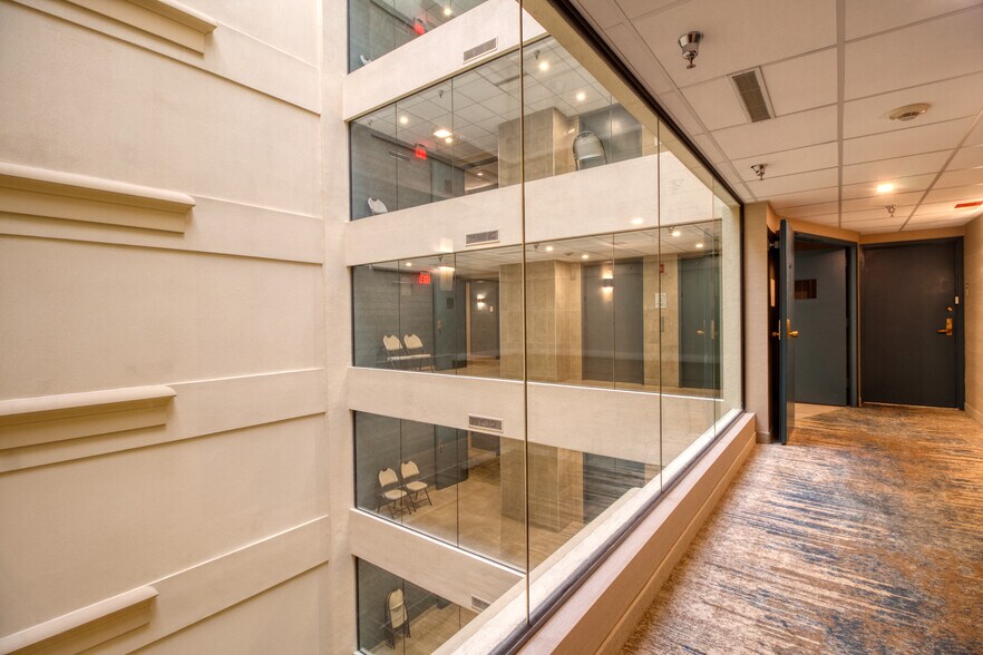 Building Photo - 1055 River Rd