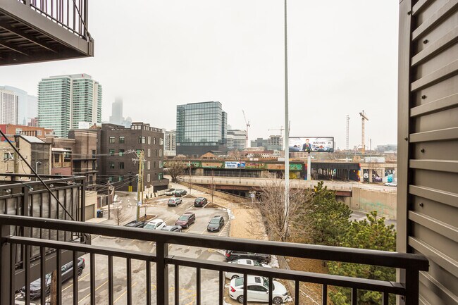 Building Photo - W Grand