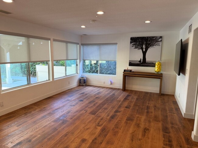 Building Photo - 4 bed, 3 bath cul-de-sac home!