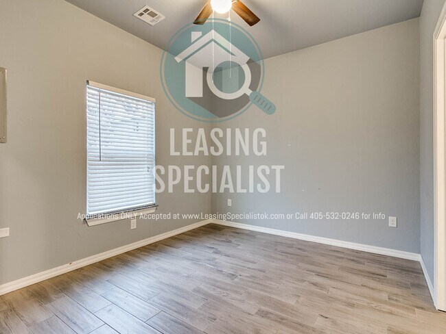 Building Photo - Central Norman 4 Bed 3 Bath House Ready fo...