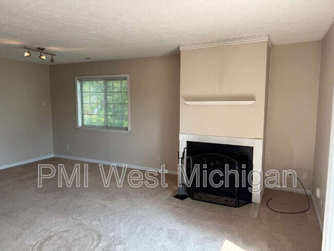 Building Photo - 5864 Shaw St