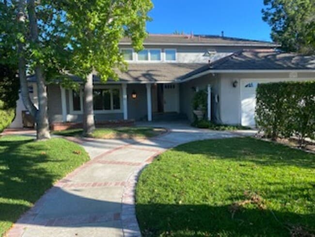 Primary Photo - Elegant 4 bedroom, 3 bath large home locat...
