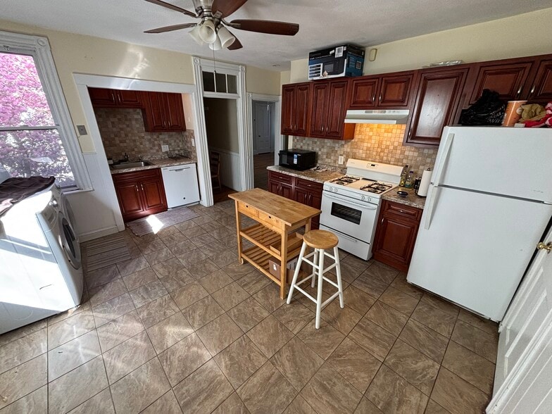 Unit 2 Kitchen - 234 Cypress St