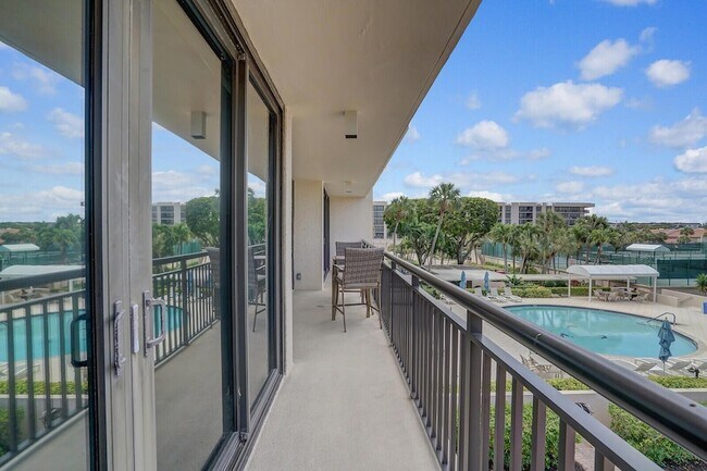 Building Photo - 2727 N Ocean Blvd
