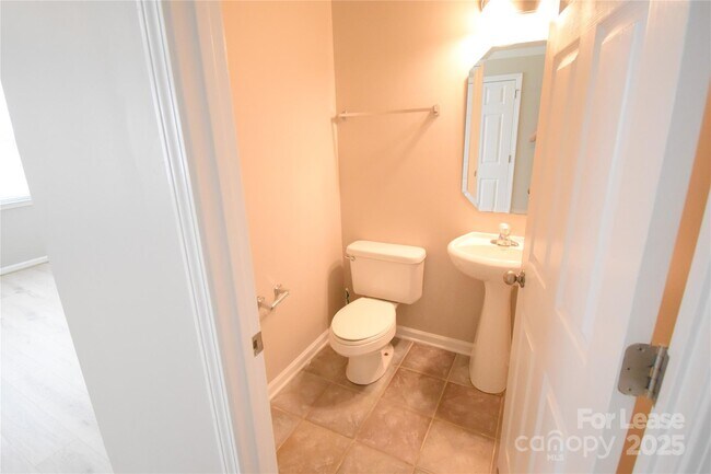 Building Photo - 3334 Crutchfield Pl