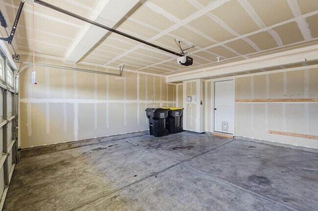 Building Photo - Beautiful 3-Bedroom Home in Ventana | Pool Community Near Fort Carson