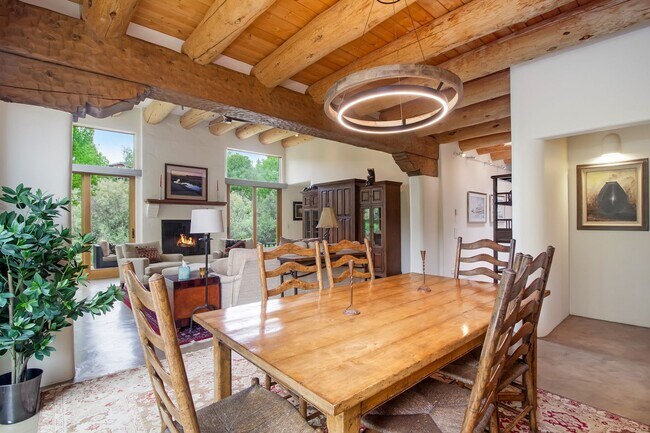 Building Photo - Sun Valley Home, Fully Furnished and Move-in Ready