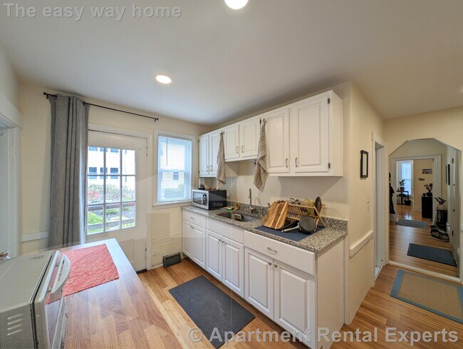 Building Photo - 19 Cameron Ave