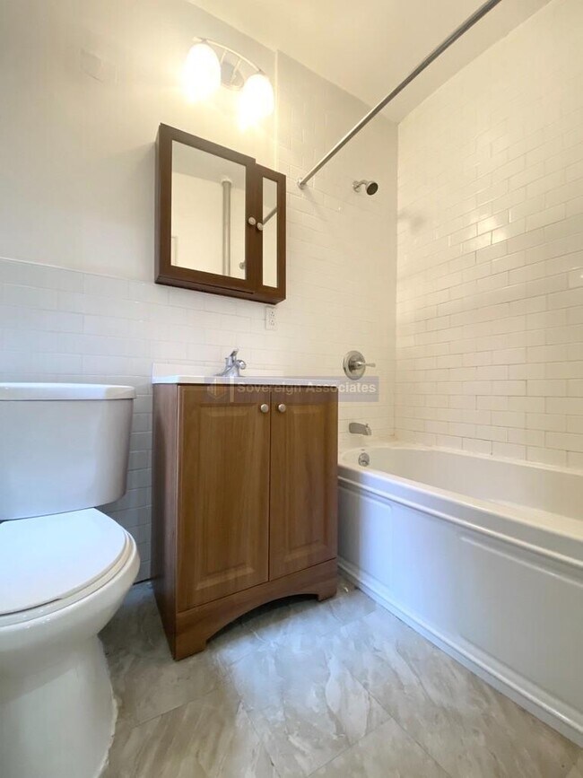 Building Photo - 240 W 104th St