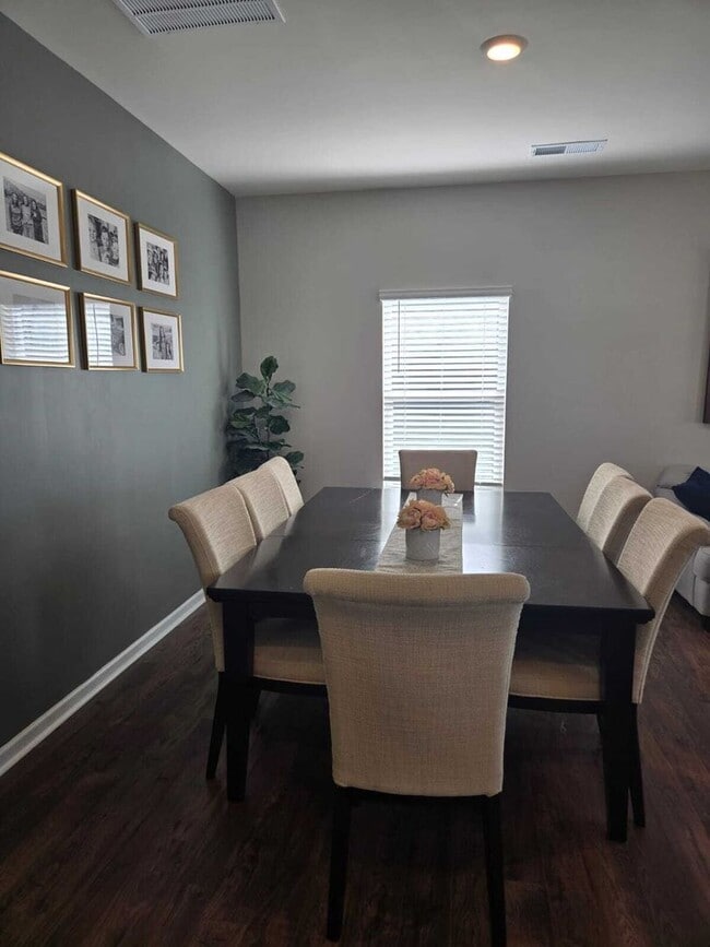 Building Photo - Charming Home in Sweet Briar Community