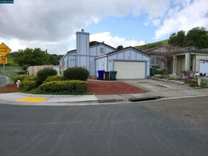 Building Photo - 4001 Mozart Dr