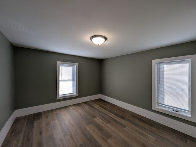 Building Photo - Newly Renovated 4 bedroom house