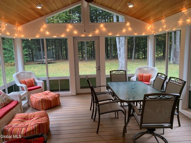 Building Photo - 8 Amanda Ct