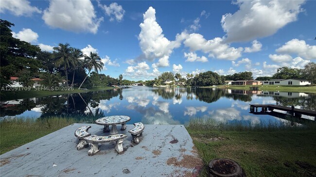 Building Photo - 6365 Miami Lakeway S