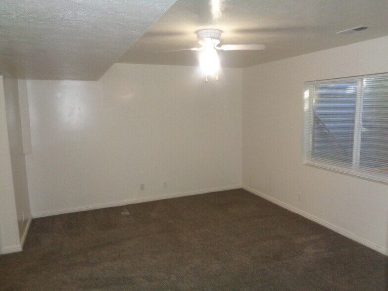 Building Photo - 3215 S 945 E