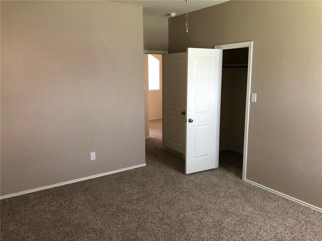 Building Photo - 18713 Falcon Pointe Blvd