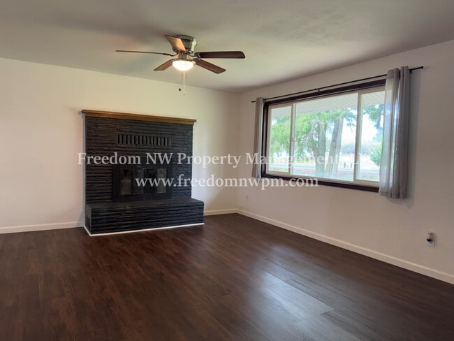 Building Photo - 450 WA-505