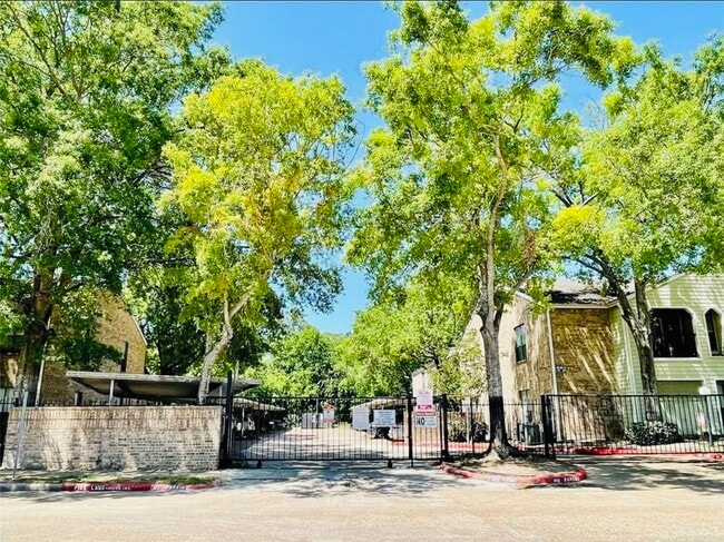 Building Photo - 6602 Harbor Town Dr