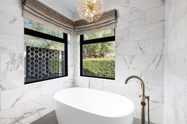 Building Photo - 5841 N Echo Canyon Cir