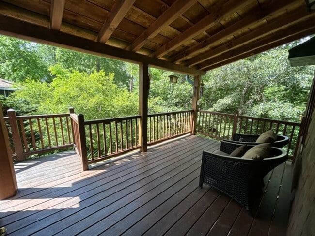 Building Photo - East AVL - Beautiful Zen Garden Apt with Sauna!
