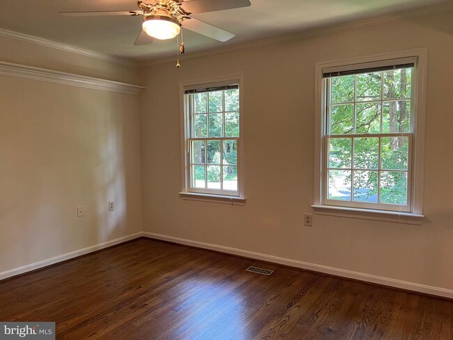 Building Photo - 10101 Alsace Ct