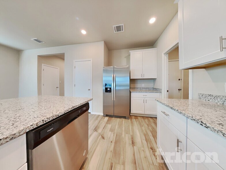 Building Photo - 5129 Sidesaddle Dr